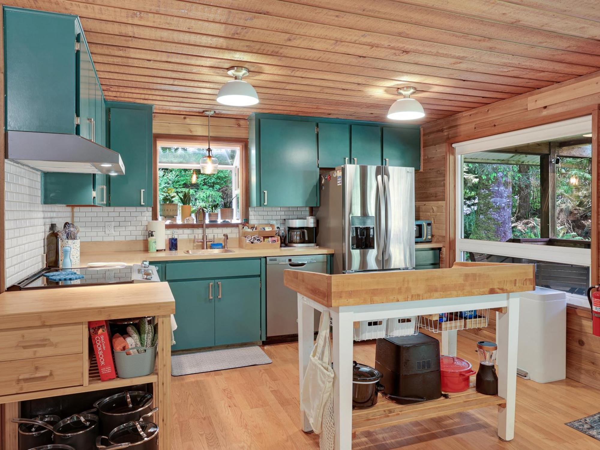 Woods Waves: Luxury Coast Cabin King Beds Pets Tillamook Exterior photo